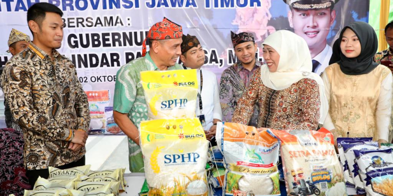 Gubernur Khofifah Gelar Pasar Murah Dan Salurkan Bantuan Di Tuban