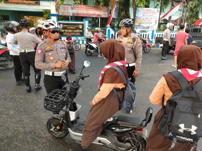 Satlantas Polres Sampang Sosialisasi Peraturan Sepeda Listrik