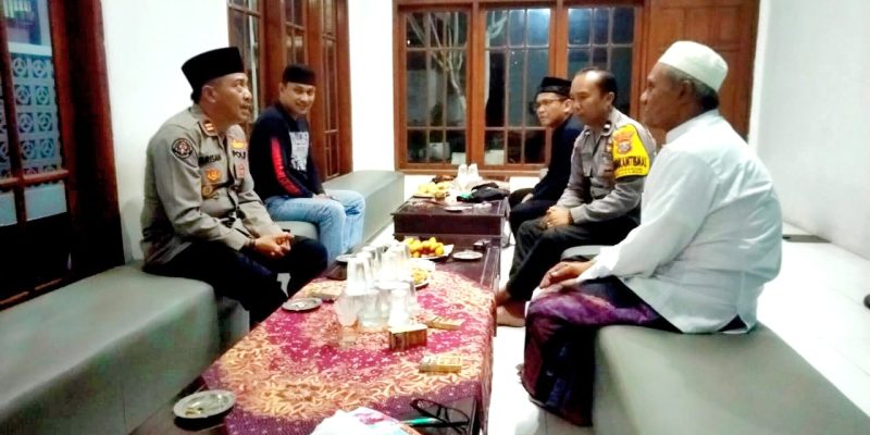 Sampaikan Pesan Pemilu Damai Polisi Sambangi Para Tokoh Ulama di Jember