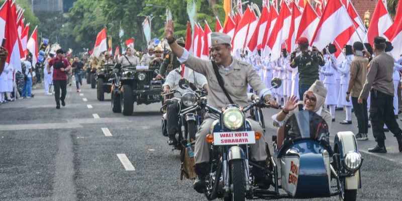 Wali Kota Eri Gelorakan Semangat Kemerdekaan Lewat Parade Surabaya Juang