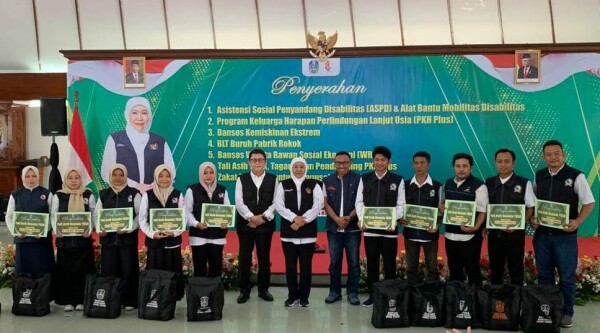 Gubernur Jatim Serahkan Bansos di Bojonegoro, Beri Banyak Manfaat Bagi Warga