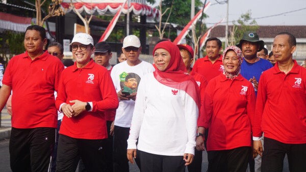 Ribuan Warga Ikuti Jalan Sehat Bakorwil Bojonegoro, Gubernur Jatim: Salam Optimis Jatim Bangkit