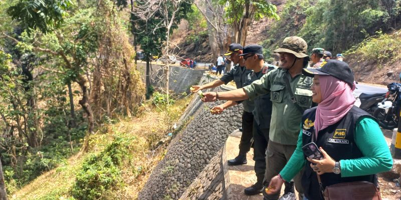 KPH Bondowoso Bersama Forkopimcam Wringin Menggelar Acara Edukasi Peduli Alam Dan Memberi Makan Satwa Liar