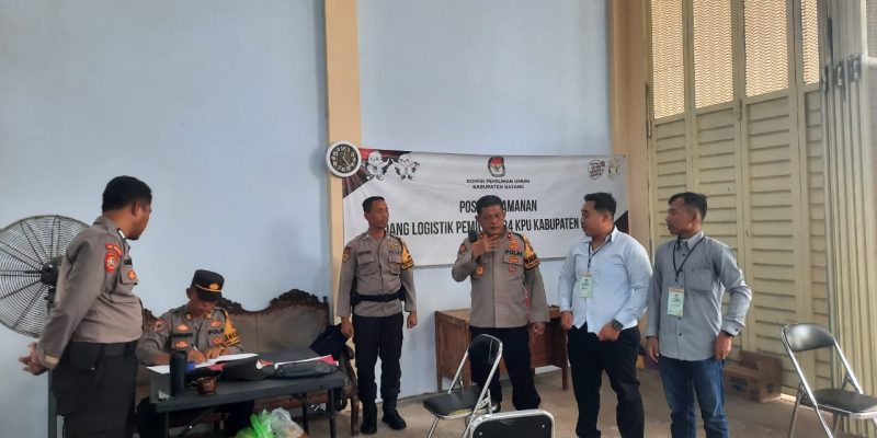 Wakapolres Batang Cek Gudang Logistik KPU Dalam Rangka Operasi Mantap Brata Candi