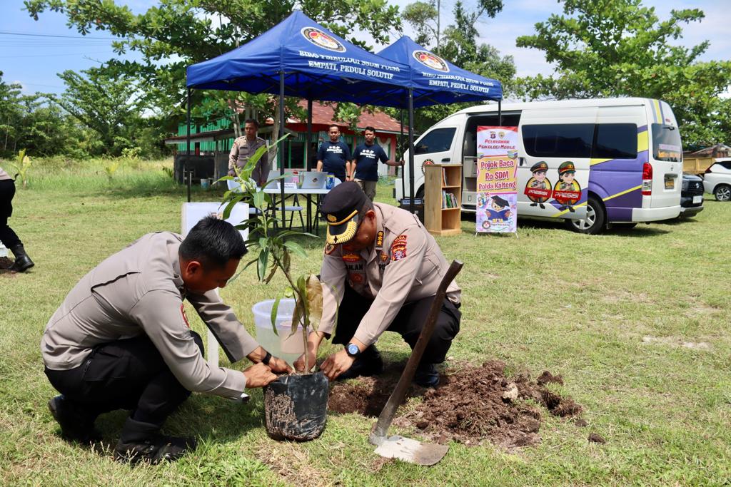 Biro SDM Polda Kalteng Gelar Bakti Sosial dan Bakti Kesehatan Serta Tanam Bibit Pohon