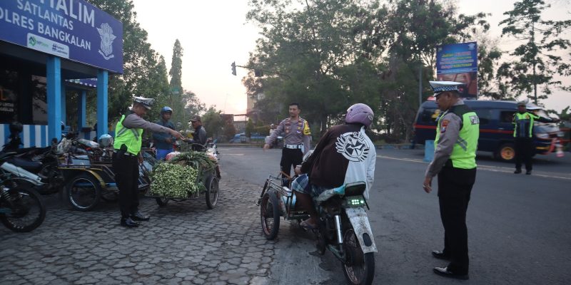 Satlantas Polres Bangkalan Razia Bentor di Pagi Buta untuk Tekan Angka Kecelakaan