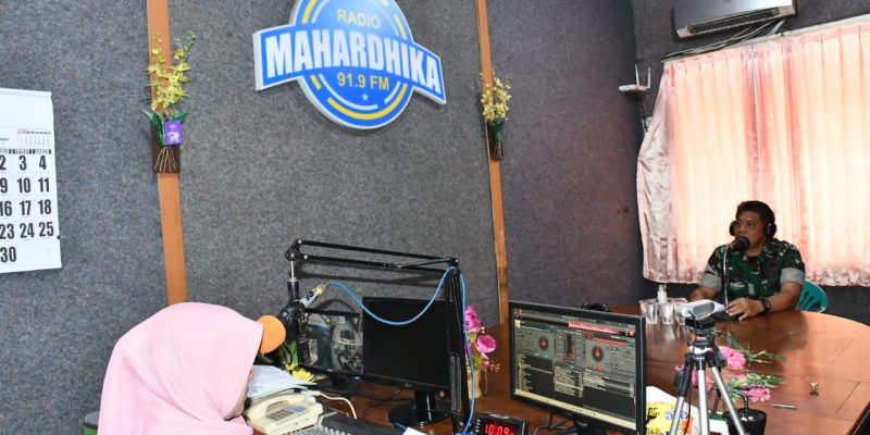Kasdim 0822 Bondowoso, Melaksanakan Kegiatan Siaran Interaktif Di LPPL Radio Mahardika 91,9 FM