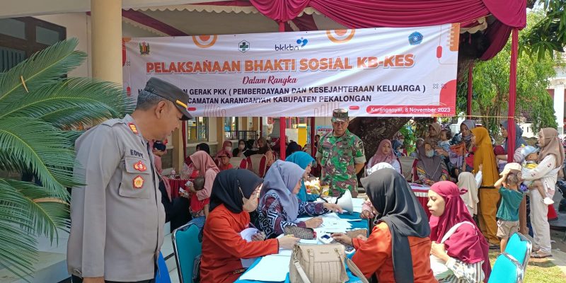 Kapolsek Karanganyar Bersama Forkopimcam Pantau Baksos Pelayanan KB-Kes