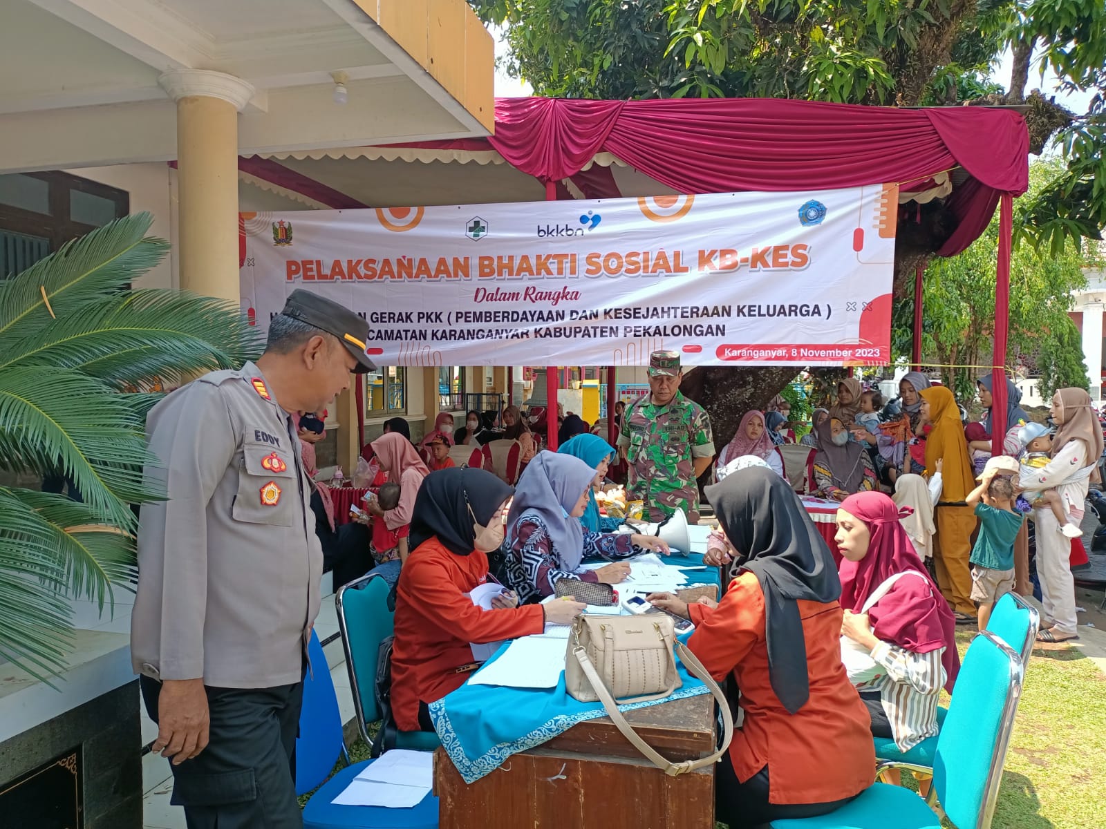 Kapolsek Karanganyar Bersama Forkopimcam Pantau Baksos Pelayanan KB-Kes