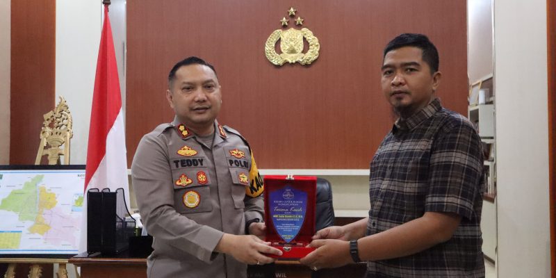 Polres Kediri Kota Di Banjiri Karangan Bunga Apresiasi Dari Elemen Masyarakat Atas Keberhasilan Ungkap Kasus