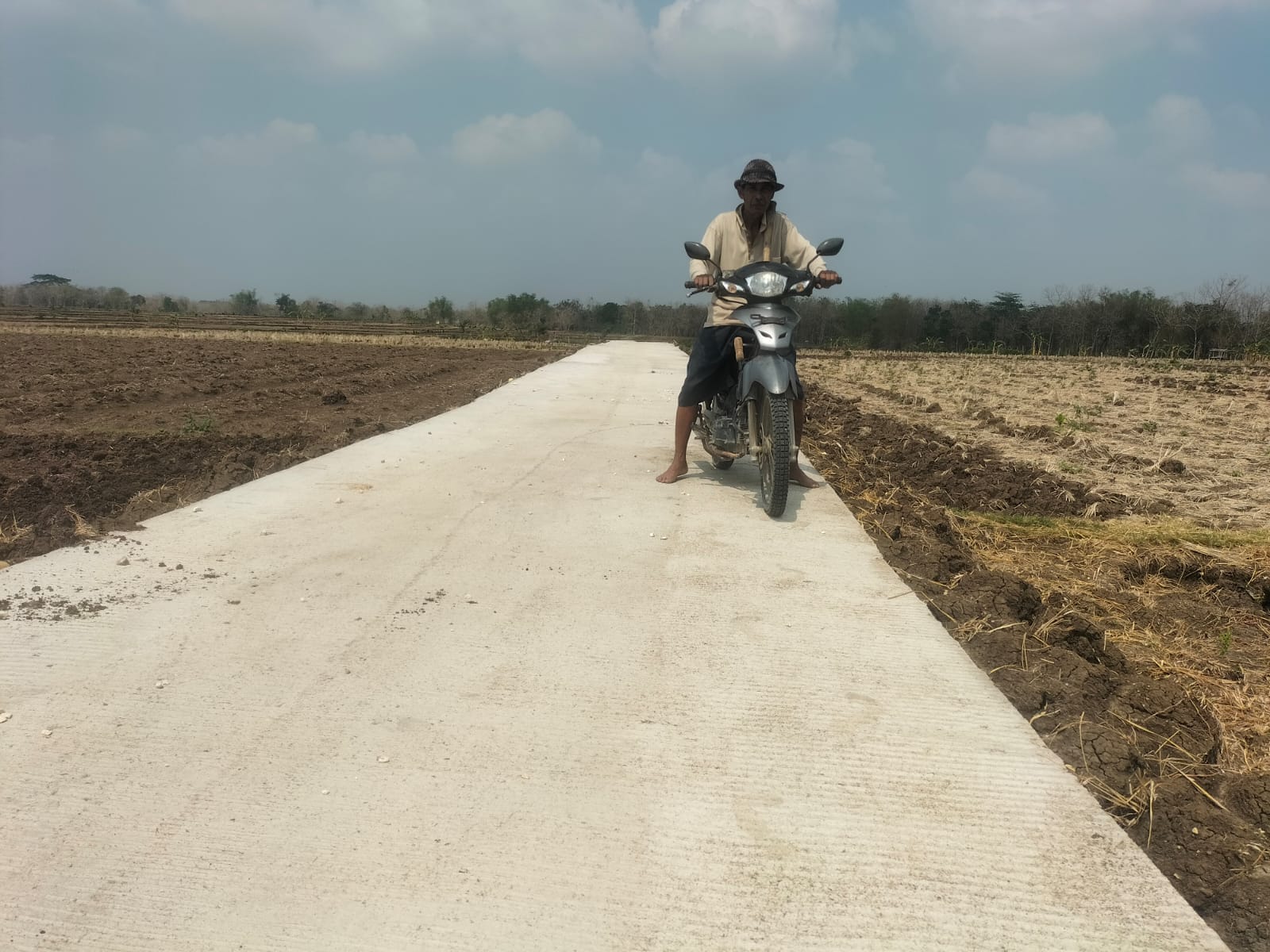 Petani Dusun Kedungdowo Sambut Baik Pengecoran Jalan Produksi Pertanian