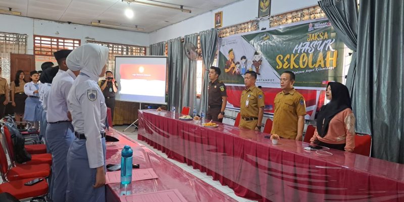 Kejari Kotamobagu Menggelar Penyuluhan Hukum di SMK N I Kotamobagu