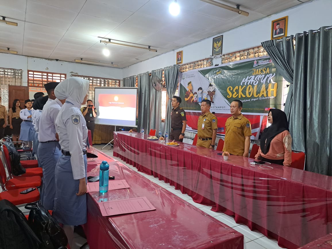 Kejari Kotamobagu Menggelar Penyuluhan Hukum di SMK N I Kotamobagu