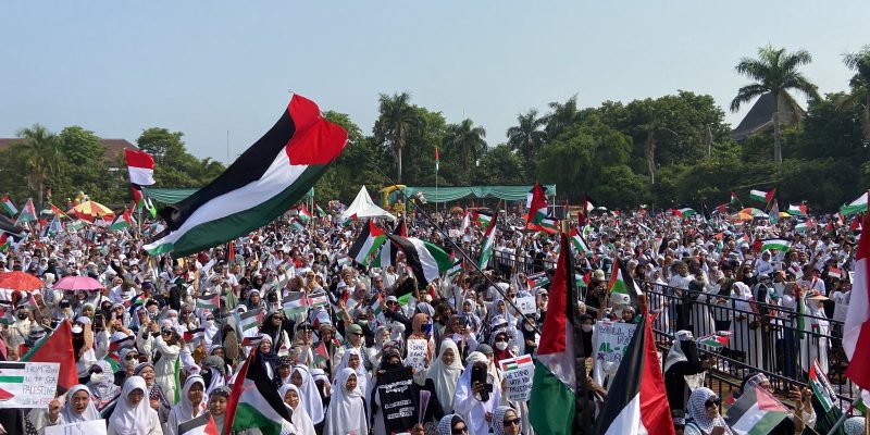 Aksi Damai Peduli Palestina, Ribuan Orang Pekalongan Padati Lapangan Mataram