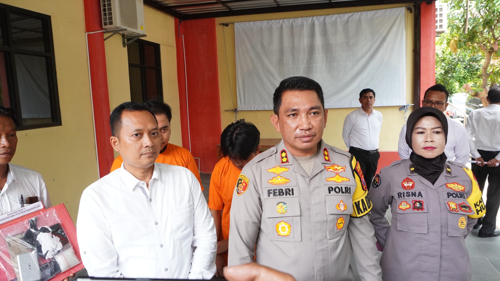 Satresnarkoba Polres Bangkalan Bekuk Dua Pengedar Narkoba Lintas Kota, 100 Gram Poket Sabu Diamankan
