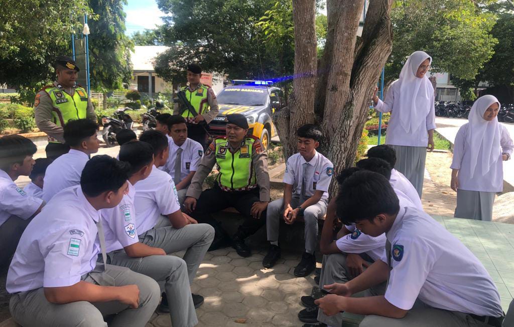 Dalam menjaga Harkamtibmas, Personil Sat Samapta Polres Langsa Patroli ke kaum Milenial harapan Bangsa
