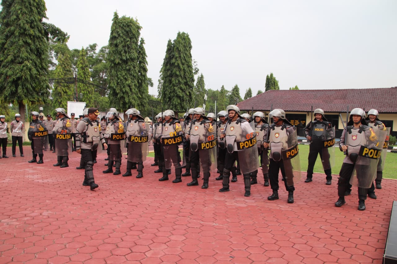 Kapolres Pekalongan bersama Pejabat Utama dan Para Perwiranya Berseragam PHH Dalmas Lengkap, Ada Apa?