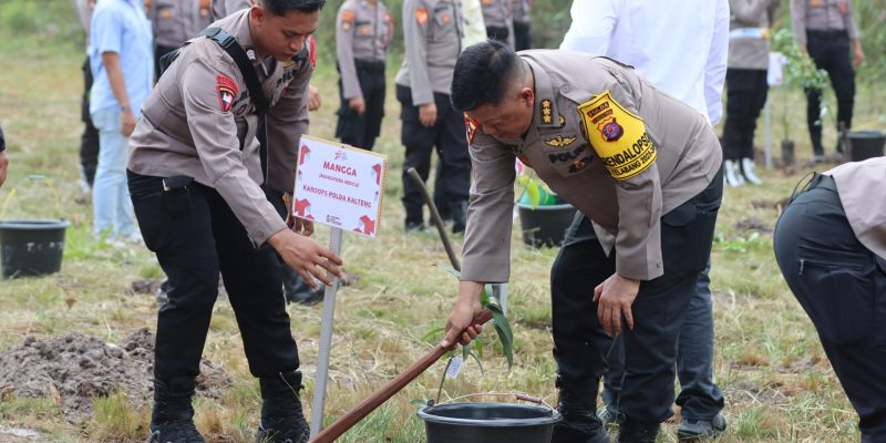 Polda Kalteng Tanam 500 Bibit di Lapangan Tembak Satbrimob