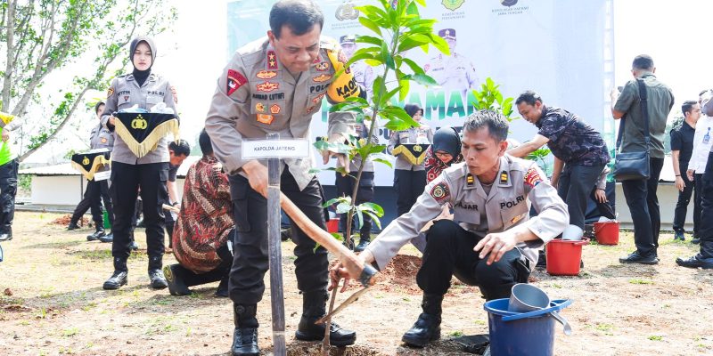 Polda Jateng Tanam Puluhan Ribu Pohon Serentak Mendukung Program Ekonomi Hijau