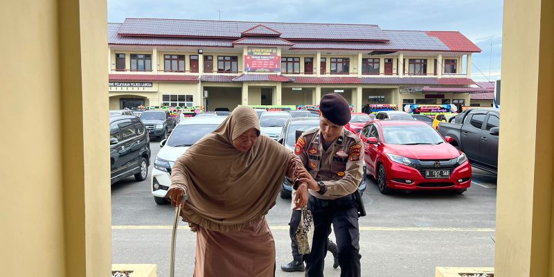 Sat Samapta Polres Langsa Berikan Pelayanan Humanis Kepada Sang Raja/Ratu yang datang Kemapolres