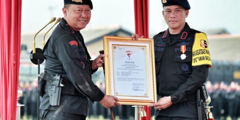 HUT Brimob ke – 78 Wakapolda Jatim Dinobatkan Sebagai Warga Kehormatan
