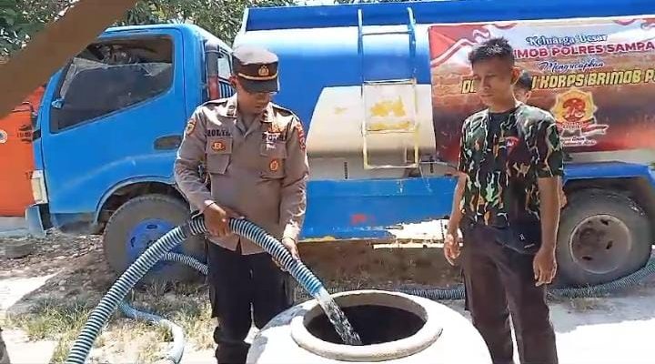 Peringati HUT Brimob Ke-78, Eks Brimob Nusantara Polres Sampang Salurkan 30.000 Liter Air Bersih Di Kabupaten Sampang