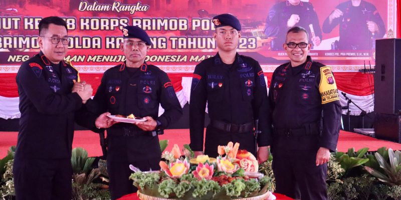 HUT Korps Brimob Ke-78 di Polda Kalteng Syukuran Potong Tumpeng