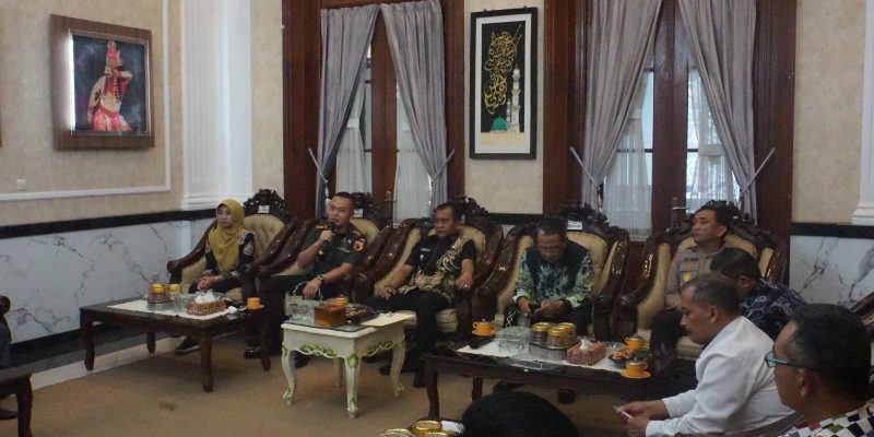 Dandim 0822 Bondowoso Hadiri Coffee Morning dan Silaturahmi Forkopimda Bersama Ketua Partai Politik Kab Bondowoso