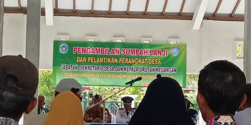 Kepala Desa Mekanderejo Fauzi,Sp Hari Ini Melantik Dua Perangkat Sekaligus, Sekdes Dan Kaur Keuangan