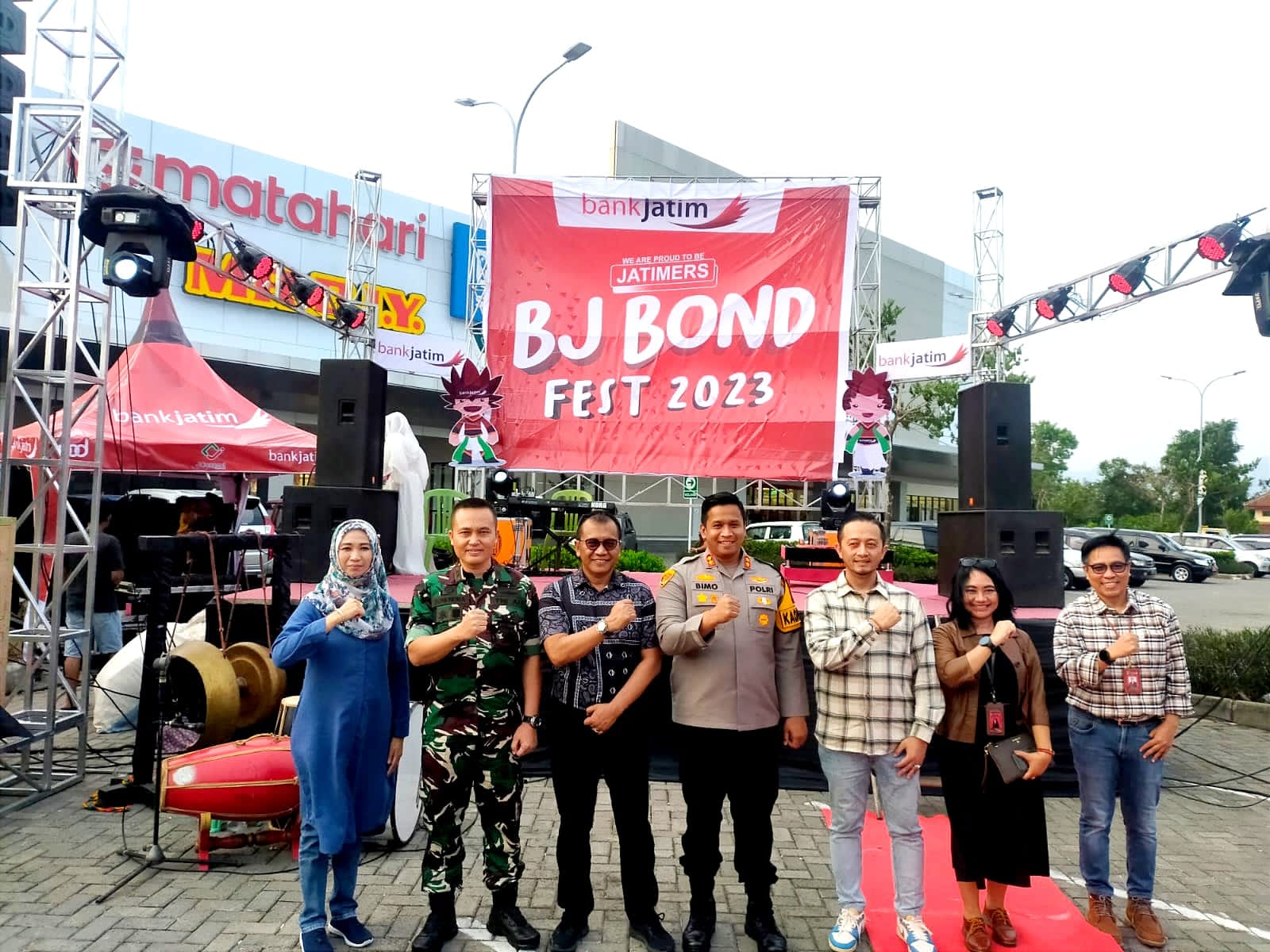 Dandim 0822 Bondowoso Hadiri Kegiatan Gren Opening XX1 Dan UMKM Bazar Bank Jatim