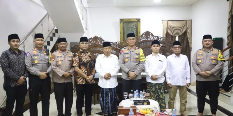 Kapolda Jatim Kunjungi Sejumlah Ponpes Perkuat Silaturahmi Untuk Kamtibmas