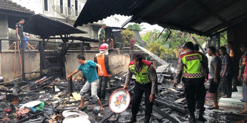 Satu unit Rumah warga Kota Langsa Ludes Terbakar. Polisi Polres Langsa amankan TKP
