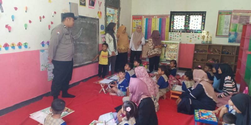 Bhabinkamtibmas Polsek Lebakbarang Sambangi Anak-Anak Paud, Tingkatkan Kecintaan Anak Pada Polisi
