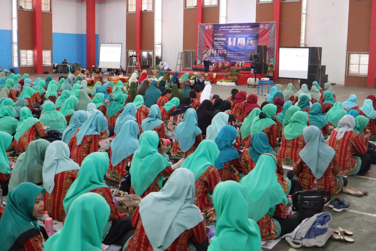 Sambut HUT PGRI Ke – 68, Ratusan Guru Ikuti Seminar Upgrading Kepemimpinan Pembelajaran