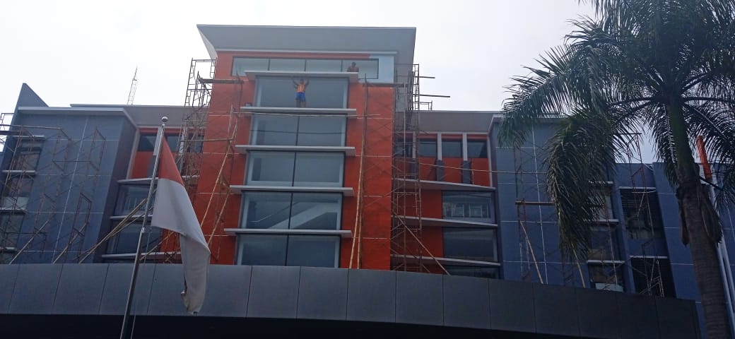 Perawatan Gedung Block Office Kota Malang Diduga Kontraktor Abaikan K3