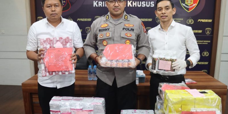 Polda Kalteng Amankan 2 Tersangka Pengedar Kosmetik Tanpa Izin Dari BPOM