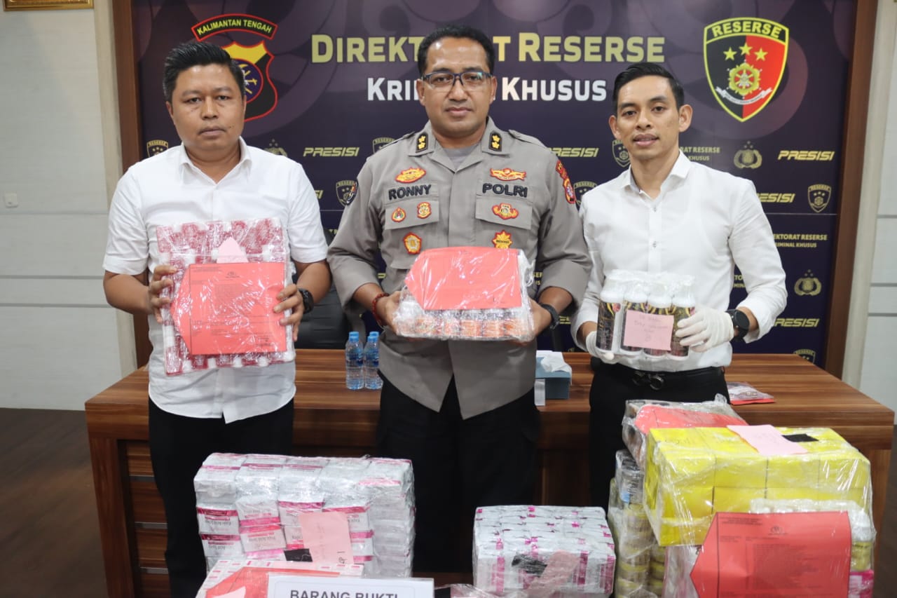 Polda Kalteng Amankan 2 Tersangka Pengedar Kosmetik Tanpa Izin Dari BPOM