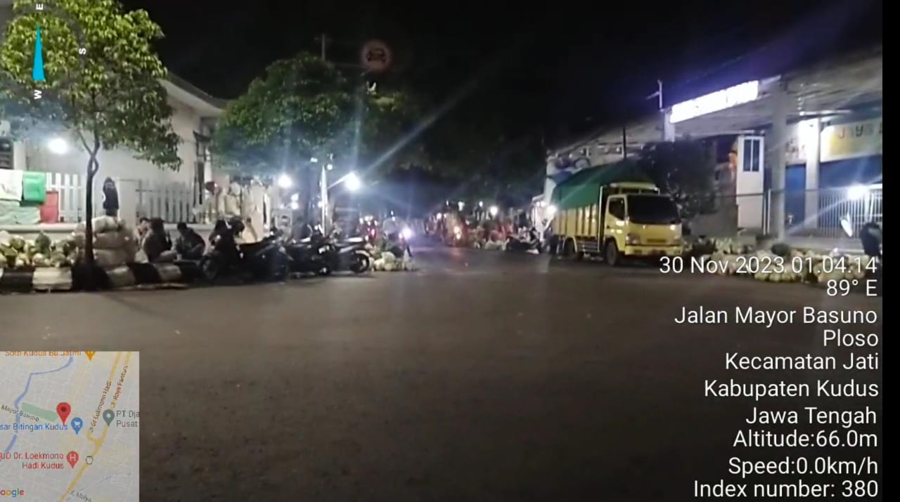 Pedagang Bebas Beroperasi Disepanjang Jalan Trotoar, Dinas Terkait Kabupaten Kudus Tutup Mata