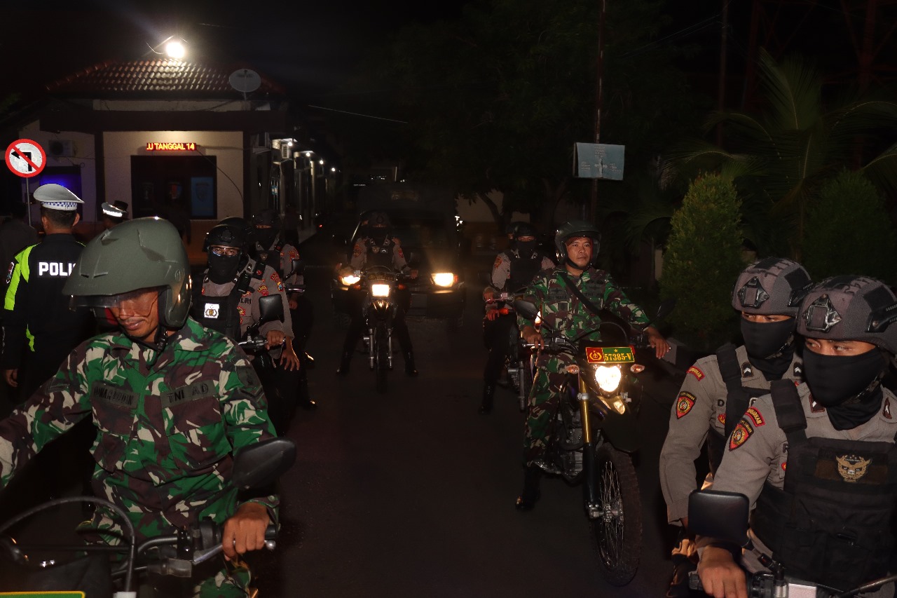 Cipta Kondisi Kamtibmas Menjelang Pemilu 2024, Polres Sampang Gelar Patroli Skala Besar