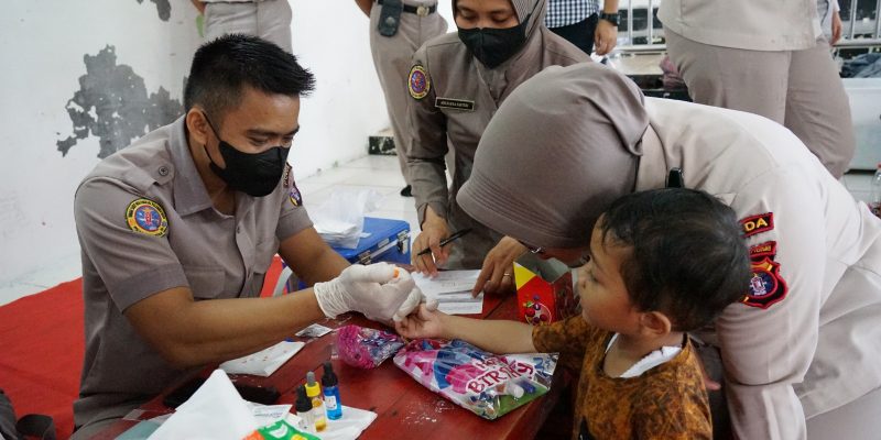 HUT Korpri Ke-52, ASN Polda Kalteng Gelar Bakti Sosial Dan Kesehatan Bersama Rumkit Bhayangkara