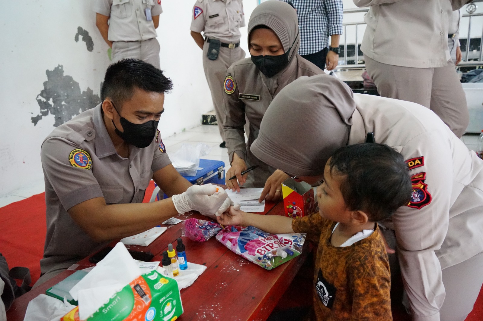 HUT Korpri Ke-52, ASN Polda Kalteng Gelar Bakti Sosial Dan Kesehatan Bersama Rumkit Bhayangkara