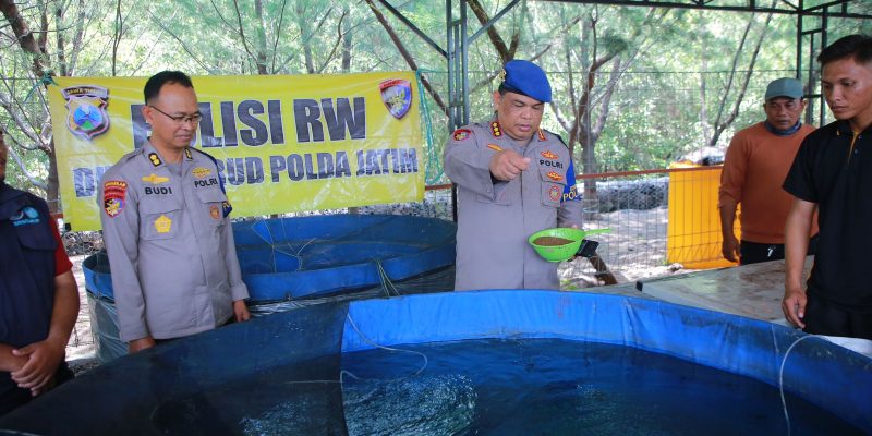 Dukung Ketahanan Pangan Ditpolairud Polda Jatim Beri Bantuan Ribuan Bibit Ikan Lele