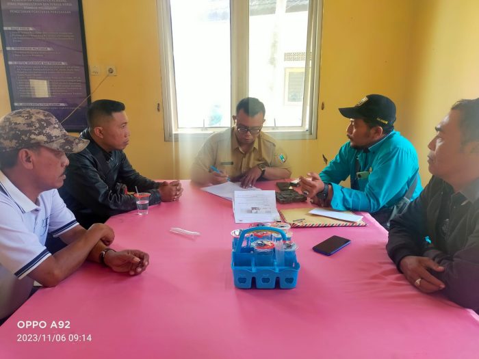 Karyawan PT.AMIR HAJAR KILSI (AHK), Mengadu Ke Disnaker Tentang PHK Sepihak