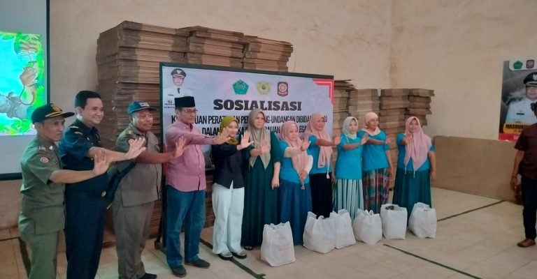 Satpol PP Pamekasan Gelar Pemahaman Perundang-undangan Rokok Ilegal di Gudang PR Rudal Mas