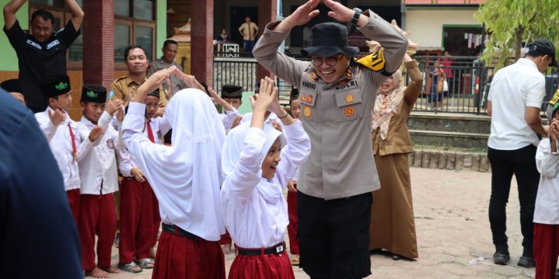 Kunjungi SDN 1 Bareng, Kapolres Ponorogo Berikan Edukasi Larangan Bullying