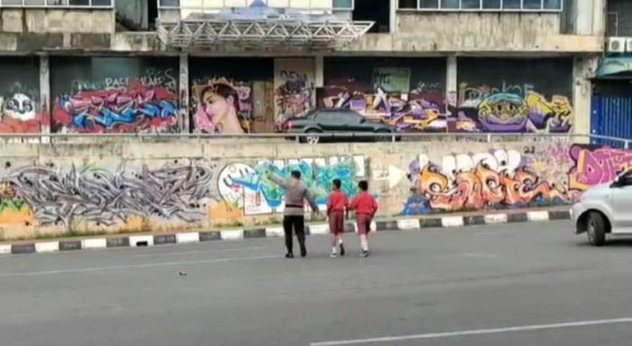 Giat Rutin, Polsek Lubuk Baja Gelar Strong Poin Pagi Guna Mengatur Lalu Lintas dan Berikan Pelayanan Pada Masyarakat