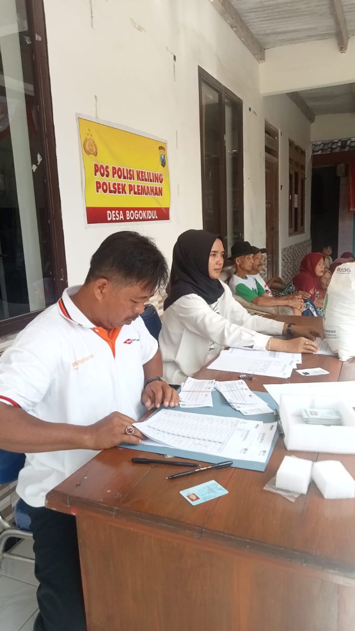 Bantuan Sosial Desa Bogo Kidul Kecamatan Plemahan Dibagikan Secara Kondusif & Lancar