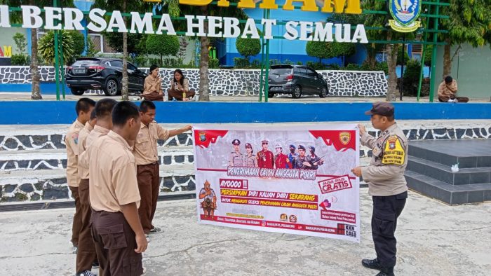 Penerimaan Anggota Polri, Bhabinkamtibmas Polsek Sekupang Sosialisasi Ke Pelajar