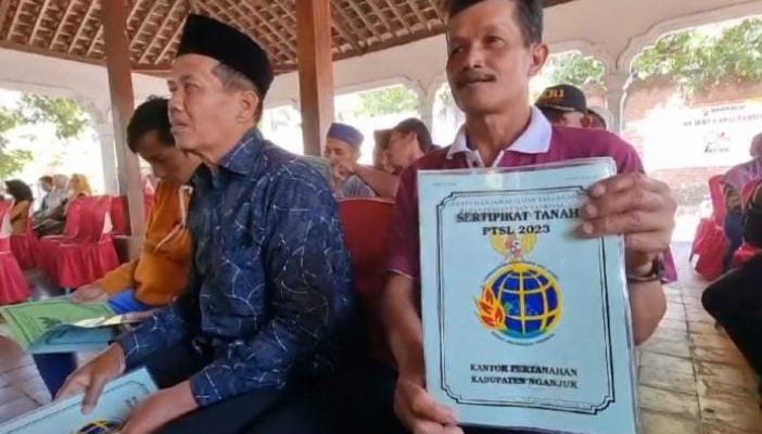 Desa Pace Wetan Kecamatan Pace Kondusif Dalam Penyerahan Sertifikat