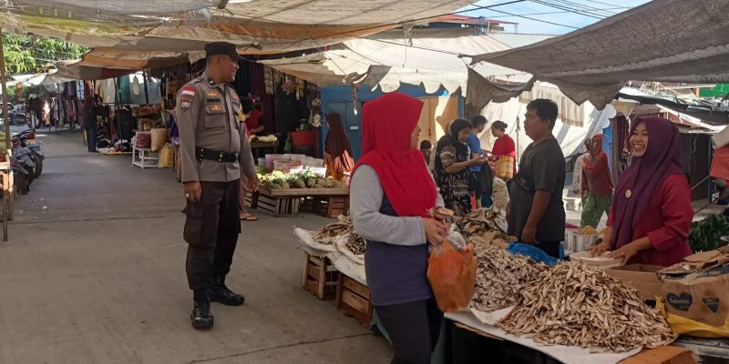 Sambangi Pasar Polsek Bengkong Imbau Warga Waspada Kejahatan Modus Hipnotis dan Copet